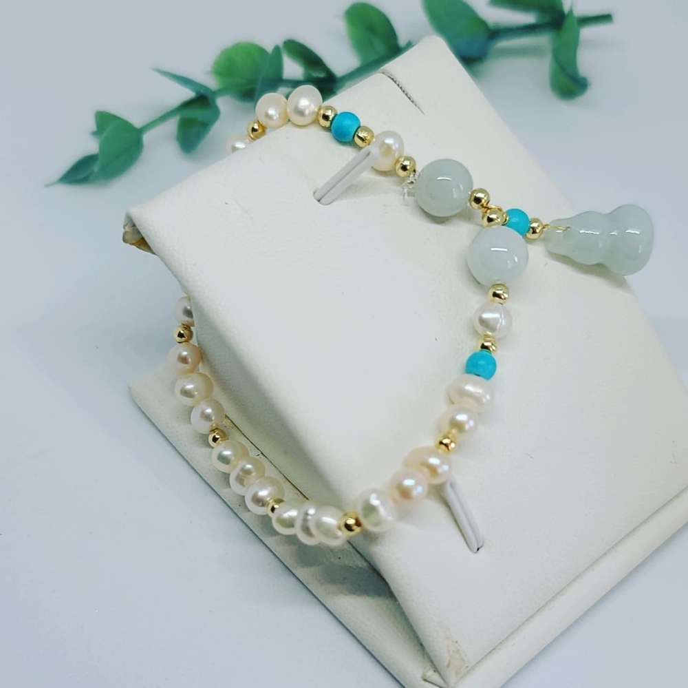 Freshwater Pearl and Jade Gourd Bracelet